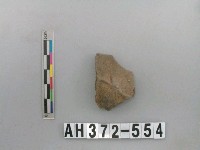 藏品(灰褐色夾砂陶片)的圖片